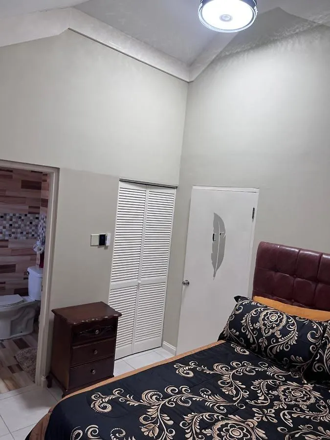 דירה אוצ'ו ריוס Comfort Rest ג'מייקה